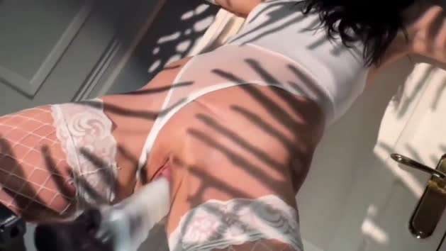 夕阳西下，炮机攻击模特身材的美女#机炮#骚逼#白虎