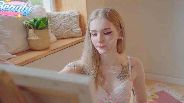 of超美清纯又性欲强烈的高颜值美眉Dolly Rud 20岁极品白嫩身材，顶级蜜臀！#白虎#射精#骚逼#挑逗#性交